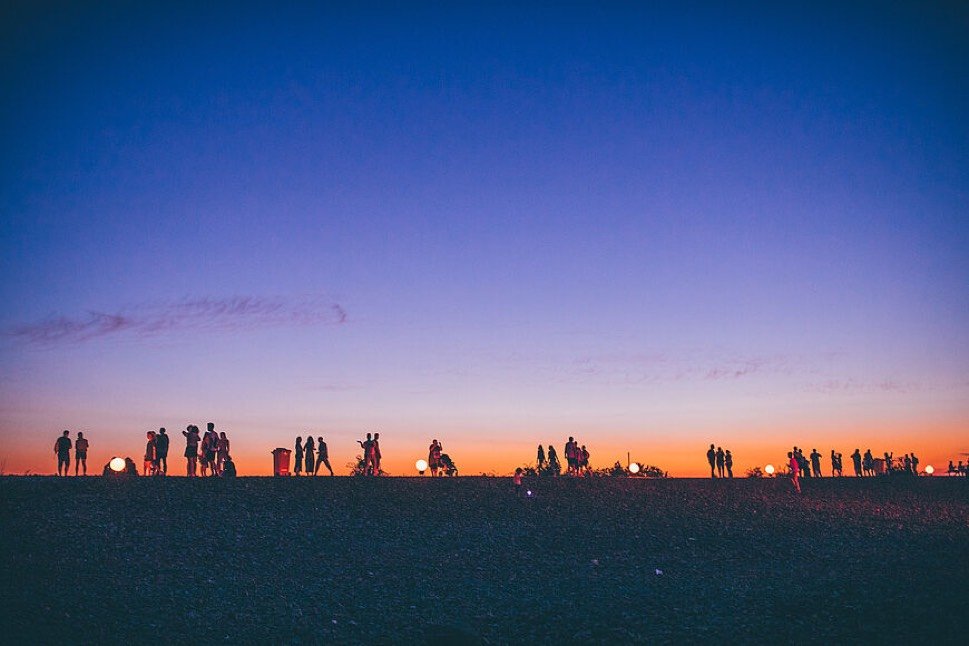 People on horizon