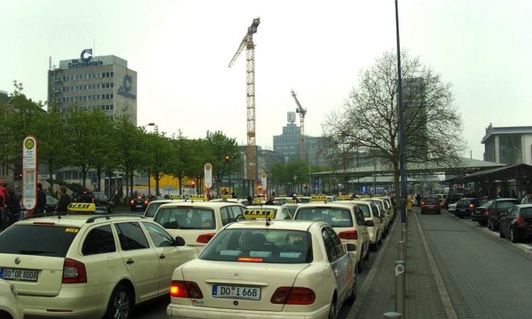 taxis waiting in line