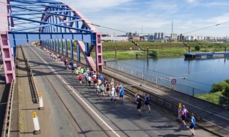 Marathon over bridge